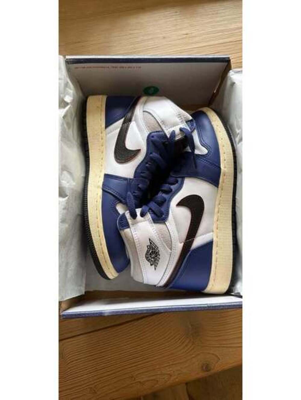 Nike Air Jordan 1 Retro High OG GS Size 5Y